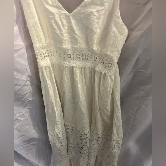 Dress - Picture 3 of 4